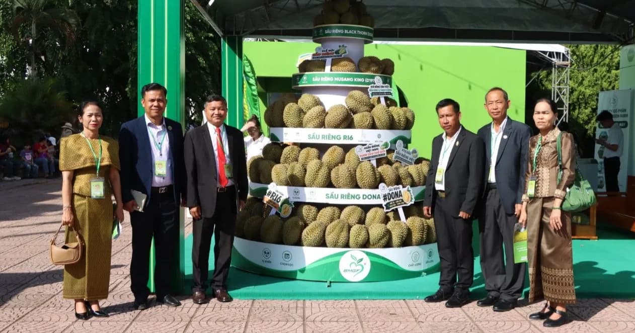 គណៈប្រតិភូខេត្តមណ្ឌលគិរីអញ្ជើញចូលរួមពិធីបុណ្យទុរេនដាក់ឡាក់ នៅ ប្រទេសវៀតណាម