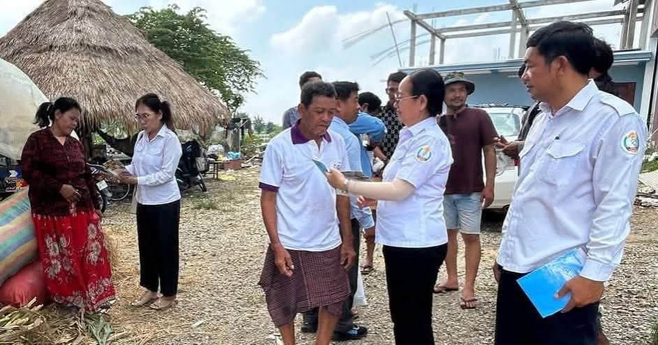 មន្ត្រីសុខាភិបាលខេត្តបាត់ដំបង បន្តយកចិត្តទុកដាក់សុខភាពប្រជាពលរដ្ឋនៅទីទួលសុវត្ថិភាព ឃុំអូរដំបង២ ស្រុកសង្កែ
