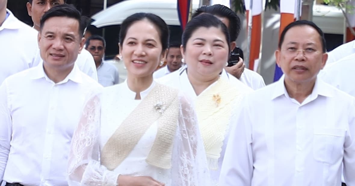 ឯកឧត្តម ណុប ដារ៉ា អភិបាលរងខេត្តកណ្ដាល តំណាងឯកឧត្តម គួច ចំរើន អភិបាល នៃគណៈអភិបាលខេត្តកណ្តាល បានអញ្ជើញចូលរួមក្នុងពិធីបញ្ចុះបឋមសិលាកសាង រតនមន្ទីរពុទ្ធមណ្ឌលវិបស្សនាឧដុង្គ ស្ថិតនៅក្នុងបរិវេណពុទ្ធមណ្ឌលវិបស្សនាធុរៈ ស្ថិតនៅក្នុងភូមិភ្នំ ឃុំផ្សារដែក ស្រុកពញាឮ ក្រោមអធិបតីភាពដ៏ខ្ពង់ខ្ពស់របស់ លោកជំទាវបណ្ឌិត ពេជ ចន្ទមុន្នី ហ៊ុនម៉ាណែត