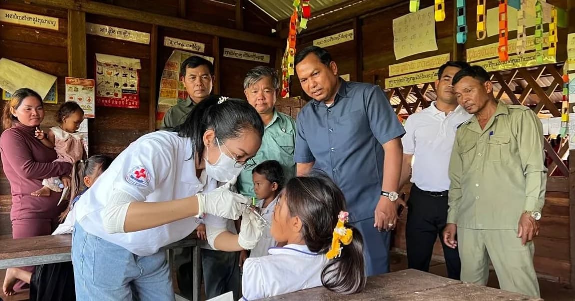លោក សាន់ ដារិទ្ធ តំណាង ឯកឧត្តម គង់ គឹមនី អភិបាលខេត្តមណ្ឌលគិរី អញ្ជើញជាអធិបតីក្នុងពិធីពិនិត្យ និងព្យាបាលជំងឺទូទៅដោយឥតគិតថ្លៃ ជូនប្រជាពលរដ្ឋជាង ៥០០នាក់ នៅស្រុកកែវសីមា