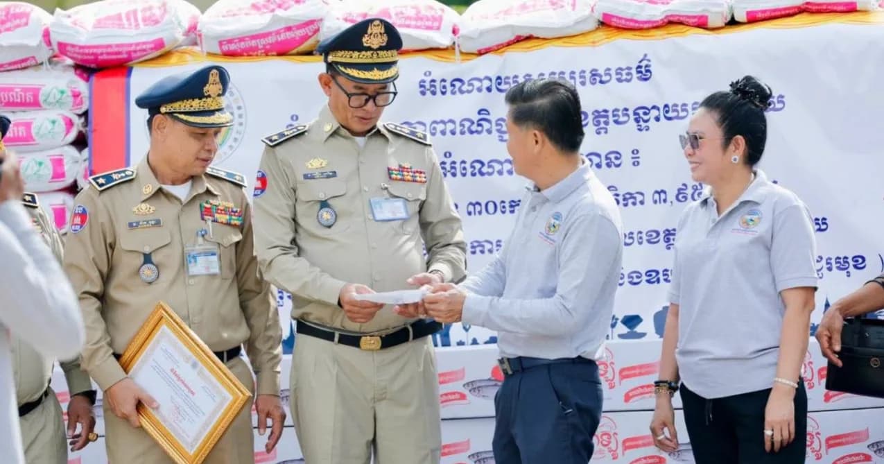 សភាពាណិជ្ជកម្មខេត្តបន្ទាយមានជ័យ នាំយកគ្រឿងឧបភោគបរិភោគ និងថវិកា ជូនស្នងការដ្ឋាននគរបាលខេត្ត