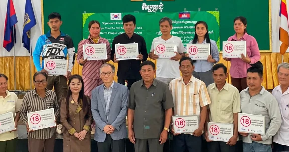 អាជីវករ ១៥ រូបនៅស្រុកបវេល ទទួលបានការលើកសរសើរ និងប្រគល់ស្លាកសញ្ញា ក្រោយស្ម័គ្រចិត្ត «មិនលក់គ្រឿងស្រវឹង និងបារី» ឱ្យកុមារ និងសិស្សសាលា