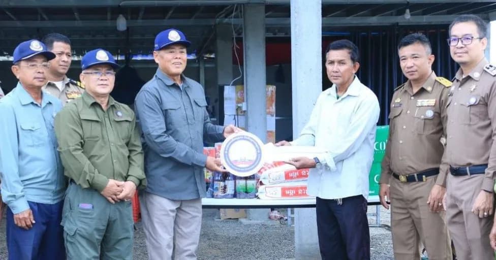 អតីតយុទ្ធជននិងនិវត្តជនមានជីវភាពខ្វះខាតចំនួន ៤គ្រួសារ នៅខេត្តបាត់ដំបង ទទួលបានផ្ទះថ្មី ដែលជាអំណោយរបស់សម្តេចតេជោ ហ៊ុន សែន និងសម្តេចកិត្តិព្រឹទ្ធបណ្ឌិត ប៊ុន រ៉ានី