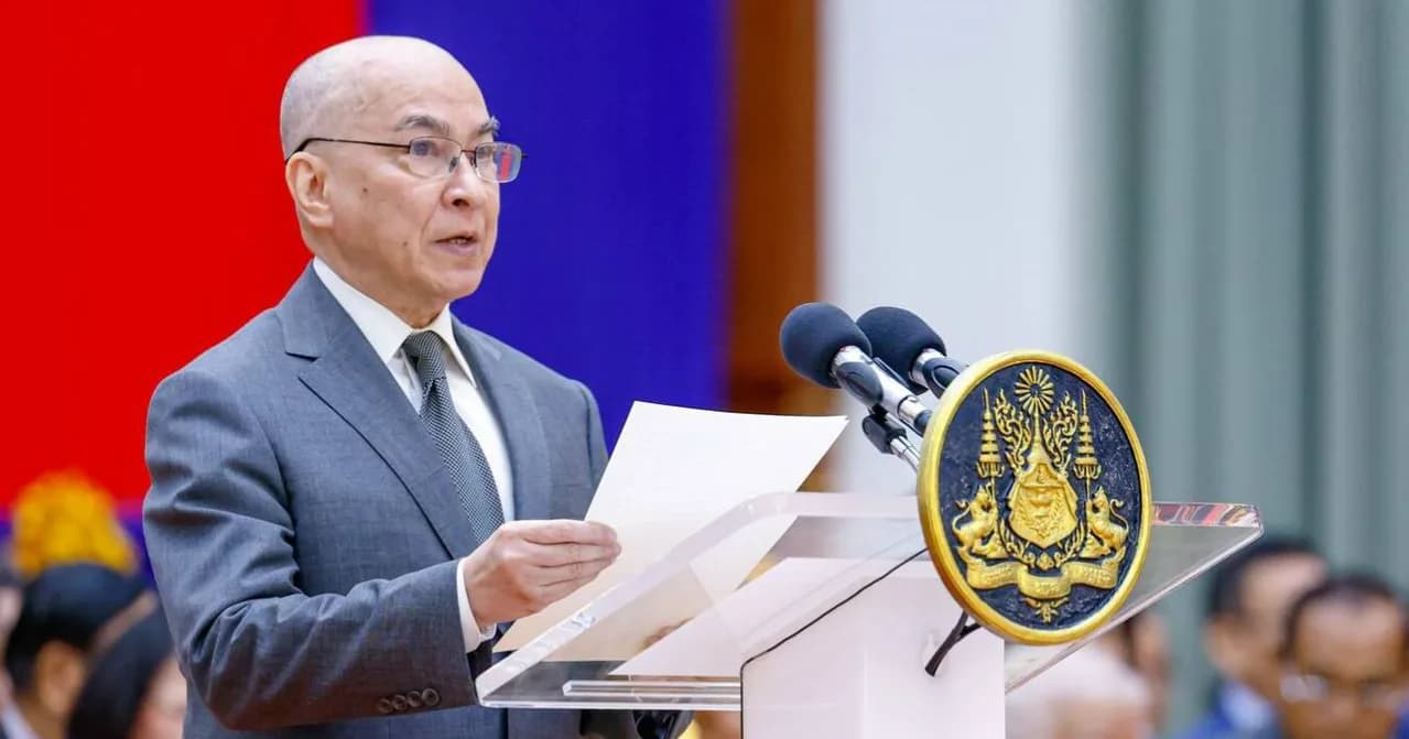 ព្រះករុណា ព្រះមហាក្សត្រ៖ វិមានសាមគ្គីភាព នឹងមិនត្រឹមតែជានិមិត្តរូបនៃសាមគ្គីជាតិប៉ុណ្ណោះទេ ប៉ុន្តែអគារនេះនឹងជួយលើកកម្ពស់កិត្យានុភាពជាតិនៅលើឆាកអន្តរជាតិ នាពេលបច្ចុប្បន្ន និងទៅអនាគត