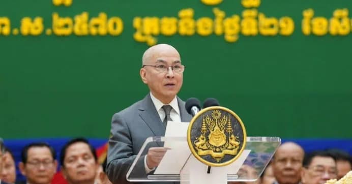 ខ្ញុំសូមថ្លែងអំណរគុណដ៏ជ្រាលជ្រៅ ជូនចំពោះ សម្តេចតេជោ ហ៊ុន សែន ដែលនៅគ្រប់កាលៈទេសៈដែលប្រទេសជាតិត្រូវទទួលរងការរំលោភបំពាន និងការគំរាមកំហែងយ៉ាងធ្ងន់ធ្ងរ ពីសំណាក់បរទេសនាពេលកន្លងទៅ ខណៈដែលសម្តេចបានដឹកនាំ និងរួមសុខរួមទុក្ខជាមួយប្រជាពលរដ្