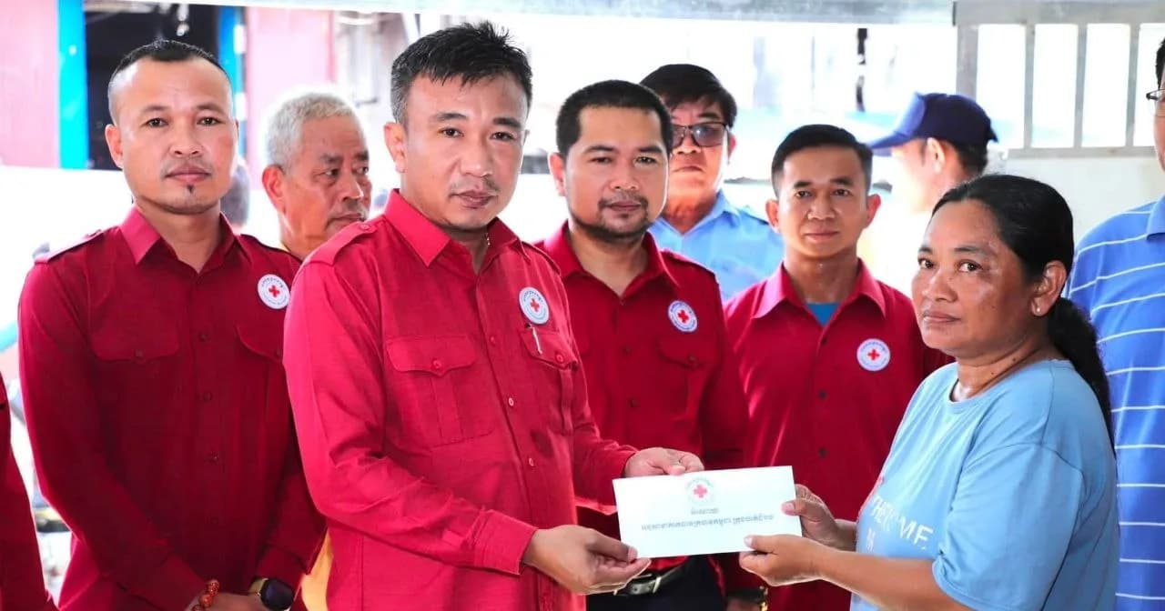 រដ្ឋបាលក្រុងបាត់ដំបង នាំយកអំណោយមនុស្សធម៌ជូនដល់ប្រជាពលរដ្ឋរងគ្រោះដោយអគ្គីភ័យ