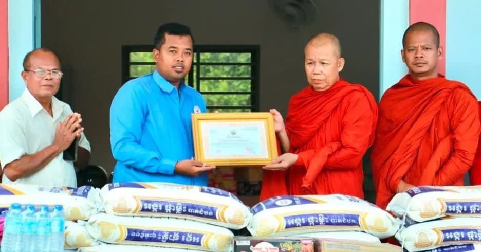 ព្រះមន្រ្តីសង្ឃ និងព្រះគ្រូចៅអធិការវត្ត ក្នុងស្រុកឯកភ្នំ បន្តរួមកម្លាំងគ្នា ដើម្បីមនុស្សធម៌ តាមរយៈអនុសាខាកាកបាទក្រហមកម្ពុជាស្រុកឯកភ្នំ