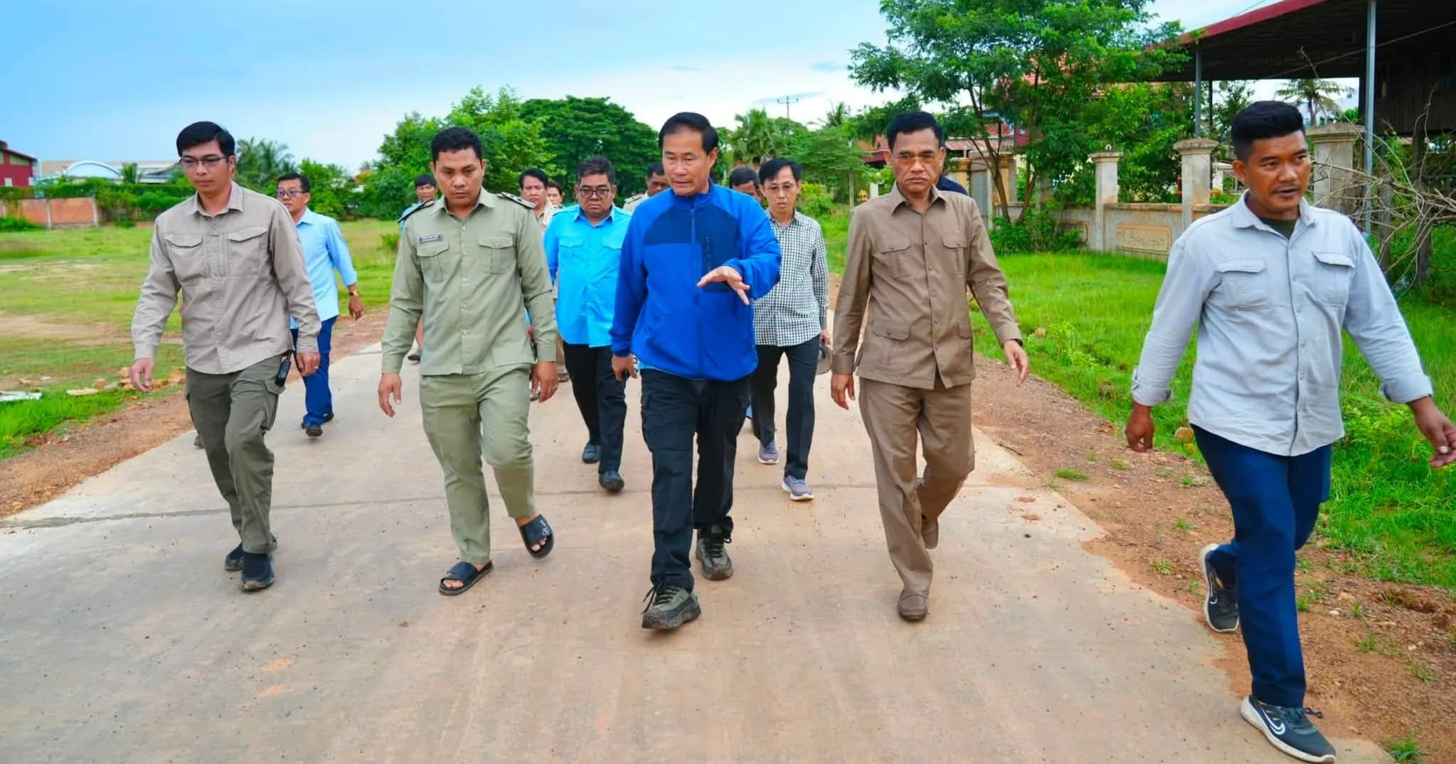 ឯកឧត្តម ខូយ រីដា អញ្ជើញចុះពិនិត្យការងារអភិវឌ្ឍន៍ស្រុកភ្នំក្រវាញ និងដាក់ចេញទិសដៅពង្រឹងសោភ័ណភាព បរិស្ថាន និងសុវត្ថិភាពចរាចរណ៍