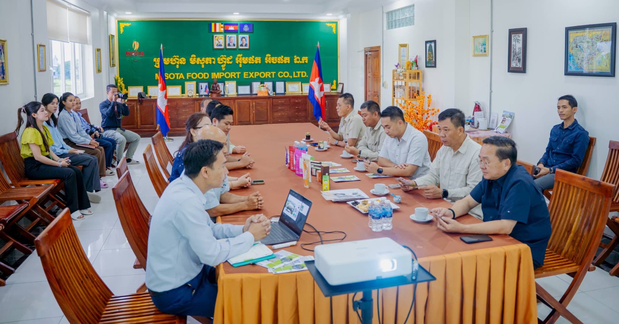 ឯកឧត្តម សុខ លូ អញ្ជើញចុះពិនិត្យទីតាំង រោងចក្រកិនស្រូវ កែច្នៃអង្ករ ឡាយសែ និងក្រុមហ៊ុនកែច្នៃអាហារ មិសុតា ហ៊្វូដ