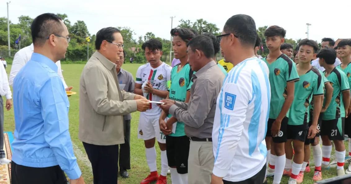 រដ្ឋលេខាធិការក្រសួងមហាផ្ទៃ ណែនាំដល់ក្រុមការងាររៀបចំឱ្យមានការប្រកួតកីឡាបាល់ទាត់ឱ្យបានច្រើន ដើម្បីផ្តល់ឱកាសដល់យុវជនបានលេងកីឡា ចៀសឆ្ងាយពីគ្រឿងញៀន