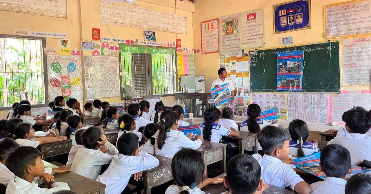សិស្សានុសិស្សសាលាបឋមសិក្សាចំនួន២នៅស្រុកសង្កែ និងស្រុកគាស់ក្រឡ ទទួលបានការផ្សព្វផ្សាយពីហានិភ័យនៃយុទ្ធភណ្ឌមិនទាន់ផ្ទុះ