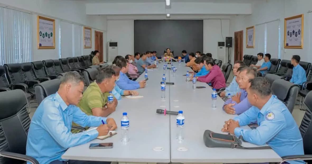 រដ្ឋបាលខេត្តពោធិ៍សាត់ ទទួលអំណោយពីសប្បុរសជន និងអាជីវករ ដើម្បីនាំយកទៅឧបត្ថម្ភជូនកងទ័ពជួរមុខ