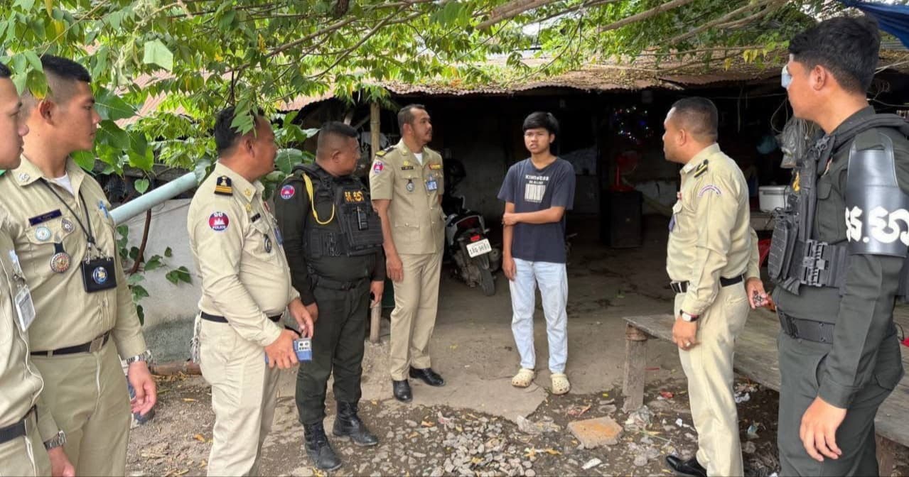 ក្រោយការរិះគន់លើបណ្តាញសង្គមថាមានបើកល្បែងអនឡាញចំនួន ៥ ទីតាំង នៅក្នុងរ៉ារថភ្លើងក្រុងបាត់ដំបង សមត្ថកិច្ចបានចុះស្រាវជ្រាវភ្លាមៗ