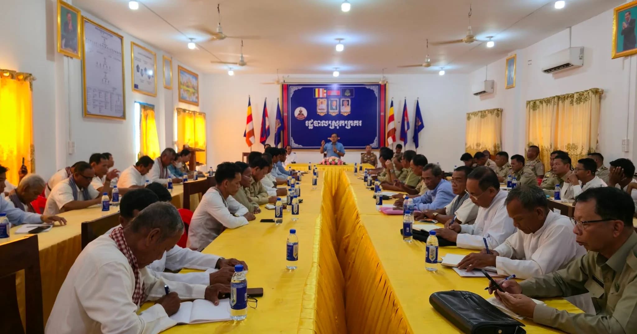 លោក អ៊ន សុផល្លា អភិបាលស្រុកក្រគរ ដឹកនាំកិច្ចប្រជុំពង្រឹងសន្តិសុខ សណ្តាប់ធ្នាប់ និងអនាម័យបរិស្ថានតាមវត្តអារាម នាឱកាសបុណ្យកាន់បិណ្ឌ និងភ្ជុំបិណ្ឌ