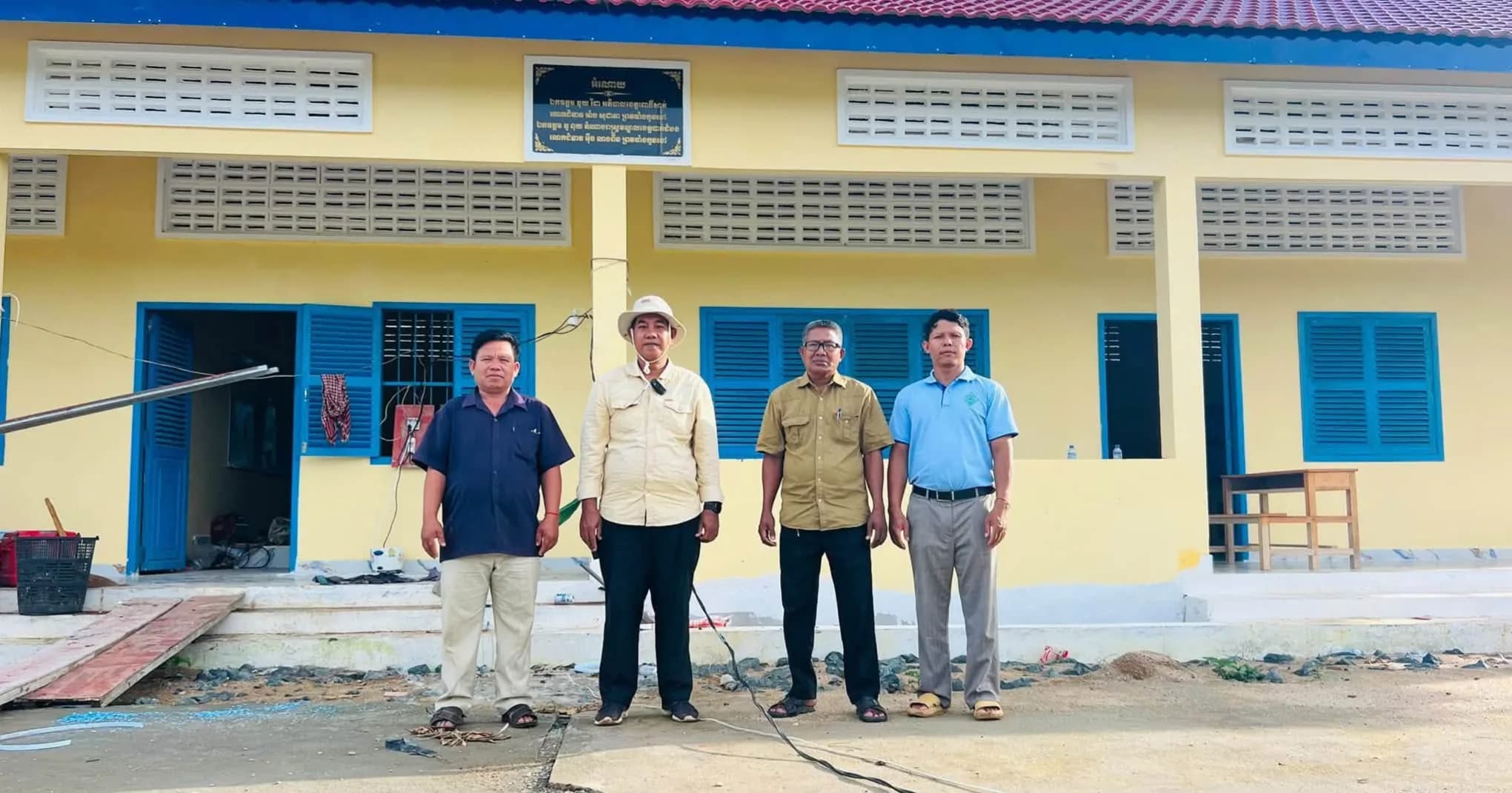 អភិបាលរងស្រុកវាលវែង ចុះពិនិត្យវឌ្ឍនភាពការសាងសង់អគារសិក្សាថ្មី នៅសាលាបឋមសិក្សា ខូយ រីដា ម្លប់ពោធិ៍ កតាអោន