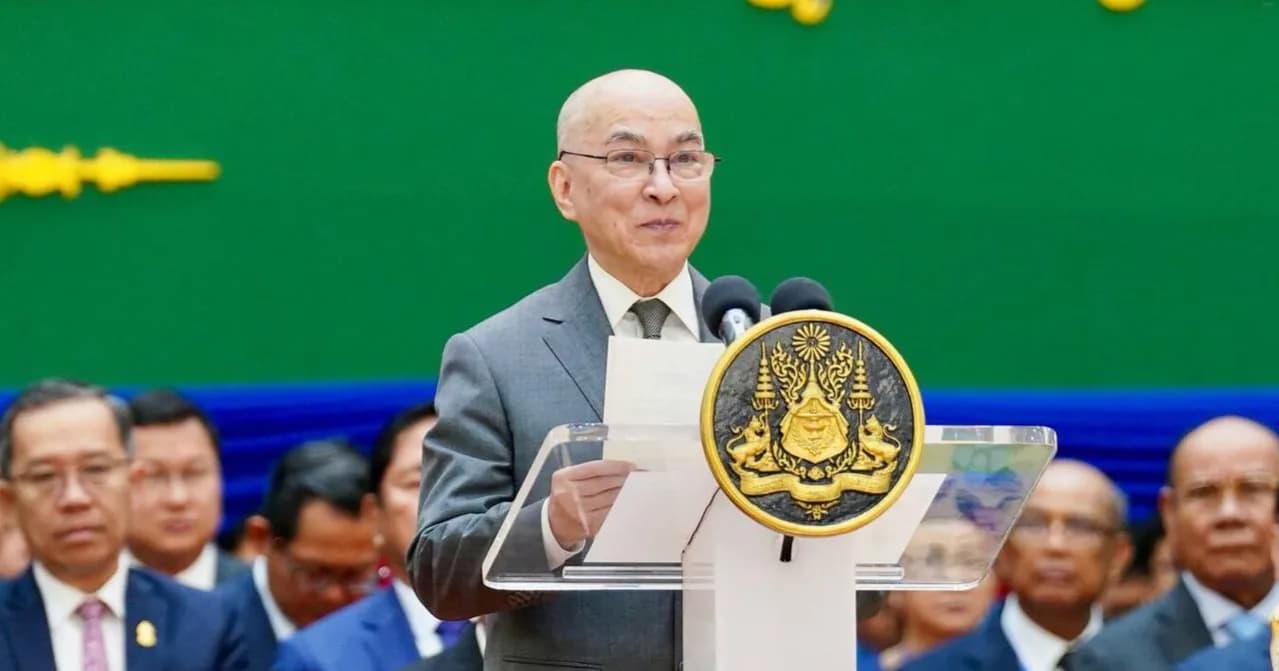 ព្រះករុណាជាអម្ចាស់ជីវិតលើត្បូង យាងជាព្រះរាជាធិបតី ព្រះរាជពិធីសម្ពោធ វិមានសាមគ្គីភាព នៃព្រឹទ្ធសភា