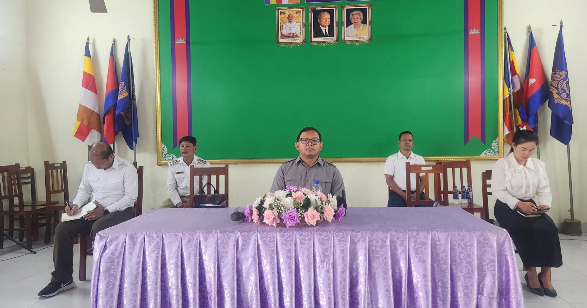 អភិបាលស្រុកក្រគរ អញ្ជើញជួបសំណេះសំណាលជាមួយគ្រូបង្រៀនជាប់កិច្ចសន្យាជិត ២០០នាក់