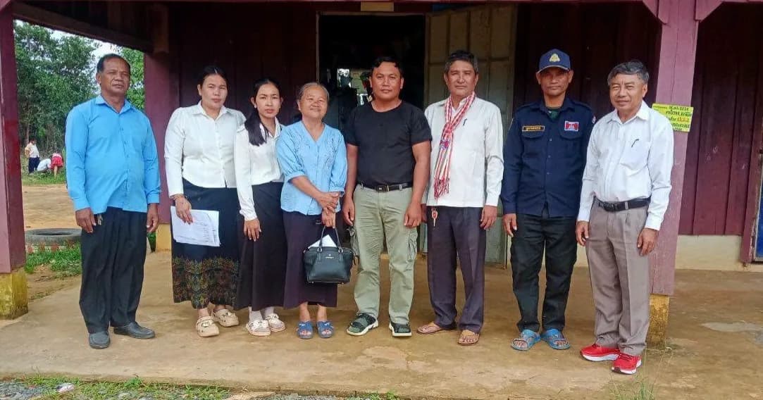 អនុប្រធានមន្ទីរអប់រំខេត្តពោធិ៍សាត់ ដឹកនាំក្រុមការងារចុះពង្រឹងការងាររដ្ឋបាល និងកែលម្អបរិស្ថាននៅសាលាបឋមសិក្សាច១