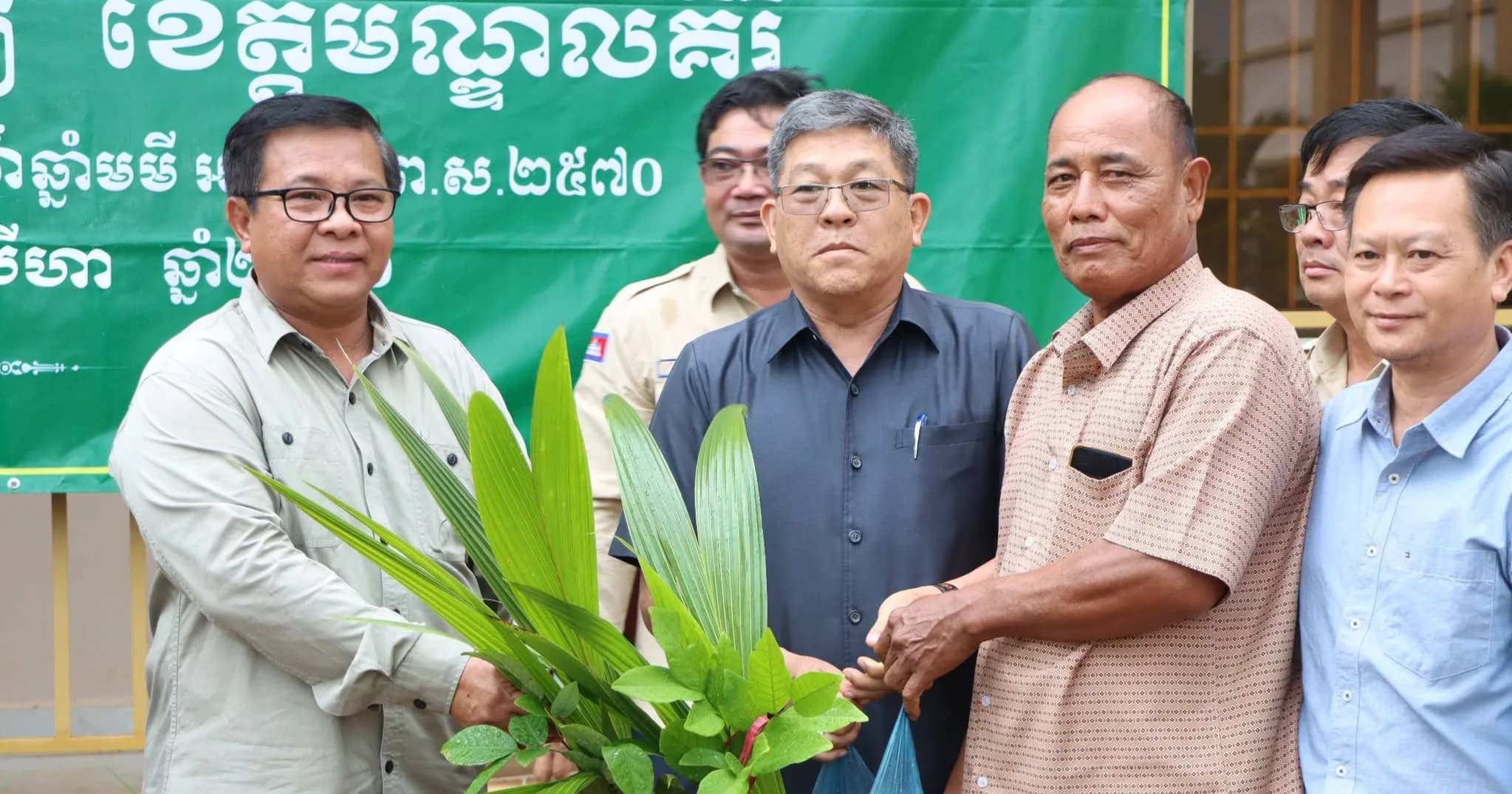 ឯកឧត្តម គង់ គឹមនី ជំរុញដល់បងប្អូនកសិករយកចិត្តទុកដាក់ដាំដុះដំណាំហូបផ្លែ ជាពិសេសបន្លែបង្ការជុំវិញផ្ទះ