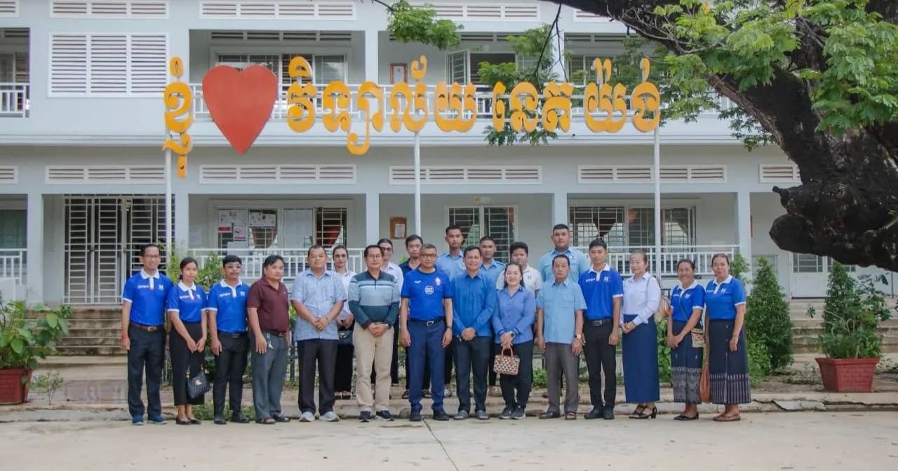 ឯកឧត្តម បណ្ឌិតសភាចារ្យ ហង់ជួន ណារ៉ុន ពិនិត្យការត្រៀមអនុវត្តកម្មវិធីសាលារៀនជំនាន់ថ្មី (NGS) នៅវិទ្យាល័យនេតយ៉ង់ ខេត្តបាត់ដំបង