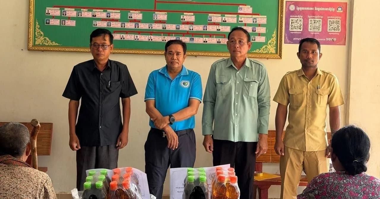 មូលនិធិជនពិការខេត្តបន្ទាយមានជ័យ នាំយកអំណោយស្បៀងអាហារ ជូនជនមានពិការភាពក្រីក្រ ១៥នាក់ នៅស្រុកថ្មពួក