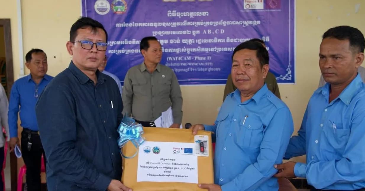 ឯកឧត្តម ចាន់ យុត្ថា រដ្ឋលេខាធិការ អញ្ជើញជាអធិបតីក្នុងកម្មវិធីប្រគល់ ទទួលប្រព័ន្ធធារាសាស្ត្រកង្ហត នៃកម្មវិធីការគ្រប់គ្រងធនធានទឹក និងការផ្លាស់ប្ដូរកសិកម្មកម្ពុជាជំហាន១ ក្នុងភូមិសាស្ត្រខេត្តបាត់ដំបង