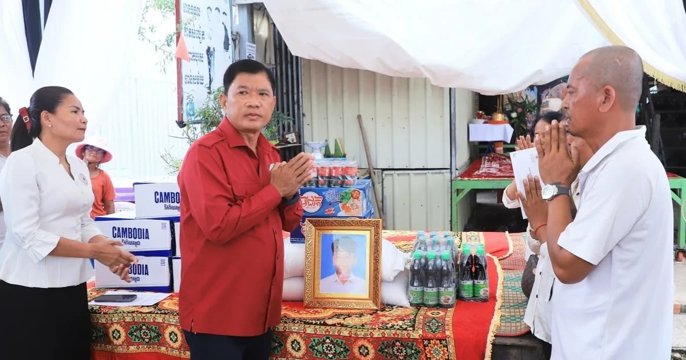 ប្រតិភូសាខាកាកបាទក្រហមកម្ពុជាខេត្តកណ្តាល ចូលរួមរំលែកទុក្ខ និងនាំយកអំណោយមនុស្សធម៌របស់កាកបាទក្រហមកម្ពុជា ឧបត្ថម្ភជូនដល់ក្រុមគ្រួសារជនរងគ្រោះលិចទូកលង់ទឹកស្លាប់ចំនួន ២នាក់ នៅស្រុកកៀនស្វាយ