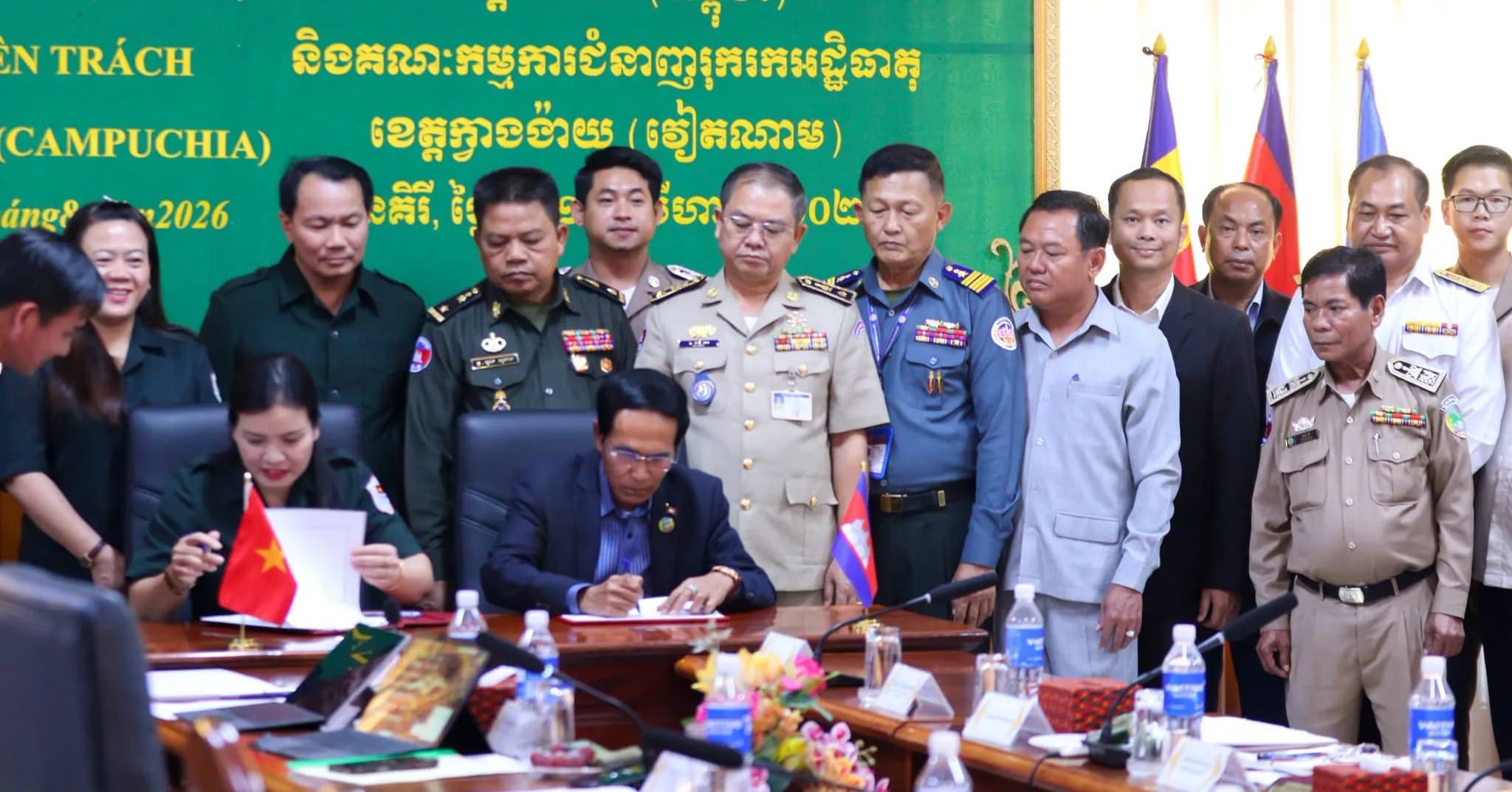 ខេត្តក្វាងង៉ាយ និងខេត្តរតនគិរី ចុះហត្ថលេខា បន្តកិច្ចចសហប្រតិបត្តិការរុករក អដ្ឋិធាតុកងទ័ពស្ម័គ្រចិត្តនិងជំនាញការវៀតណាម ដែលធ្វើពលិកម្មក្នុងសម័យសង្គ្រាមនៅកម្ពុជា ក្នុងរដូវប្រាំងឆ្នាំ២០២៦-២០២៧