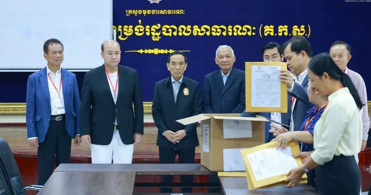 ឯកឧត្តមឧបនាយករដ្ឋមន្ត្រី ហ៊ុន ម៉ានី អញ្ជើញបើកស្លាកនីតិវិធី (Seal) បន្ទប់តម្កល់សន្លឹកកិច្ចការ ដើម្បីចាប់ផ្តើមដំណើរការកែនាព្រឹកនេះ