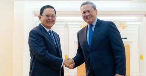 សម្តេចធិបតី ហ៊ុន ម៉ាណែត អនុញ្ញាតឱ្យលោក ណម តុង ប្រធានក្រុមហ៊ុន ធីអេច អូតូម៉ូធីវ មេនូហ្វេកធើរីង ឯ.ក ចូលជួបសម្តែងការគួរសម និងពិភាក្សាការងារ