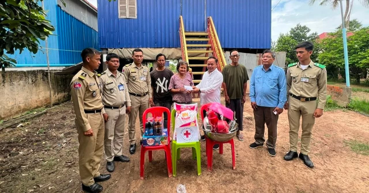 សមាជិកអតីតយុទ្ធជន និងនិវត្តជន មានជីវភាពខ្វះខាត ០៣គ្រួសារ ទទួលបានការយកចិត្តទុកដាក់ ពីអាជ្ញាធរស្រុកកងមាស